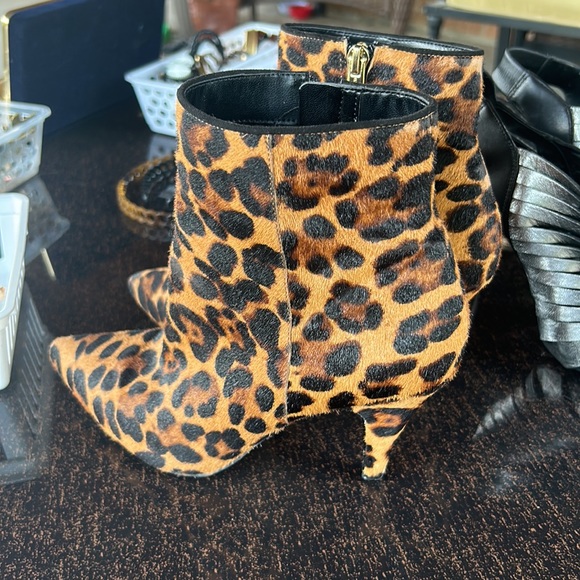 Vince Camuto leopard Calf Skin Booties - Picture 2 of 6